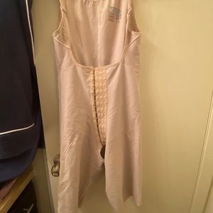 Faja / surgical compression suit